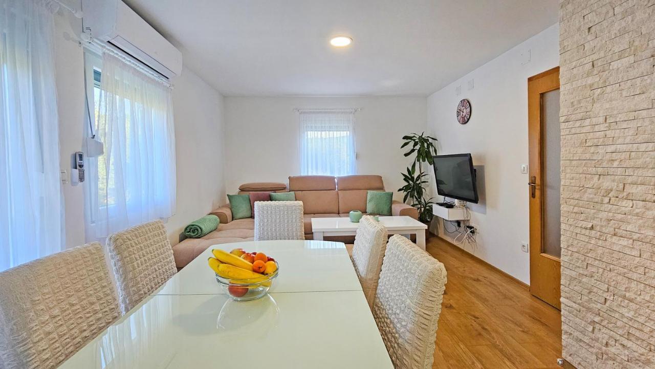 Holiday Home Natura With Private Pool Mostar Exterior foto